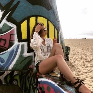 Meet your Posher, Leslie